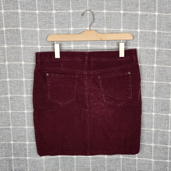 Tommy Hilfiger Corduroy Burgundy Skirt - Picture 2 of 4